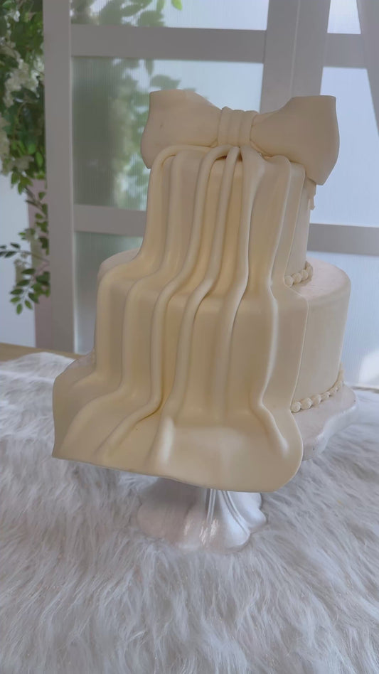 𝐈𝐜𝐨𝐧𝐢𝐜 𝐑𝐢𝐛𝐛𝐨𝐧 𝐁𝐨𝐰 𝐂𝐚𝐤𝐞